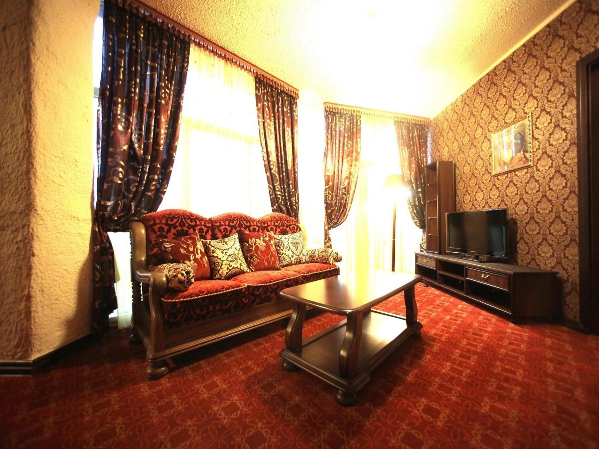 Hotel Kilikiya Úzhgorod Habitación foto
