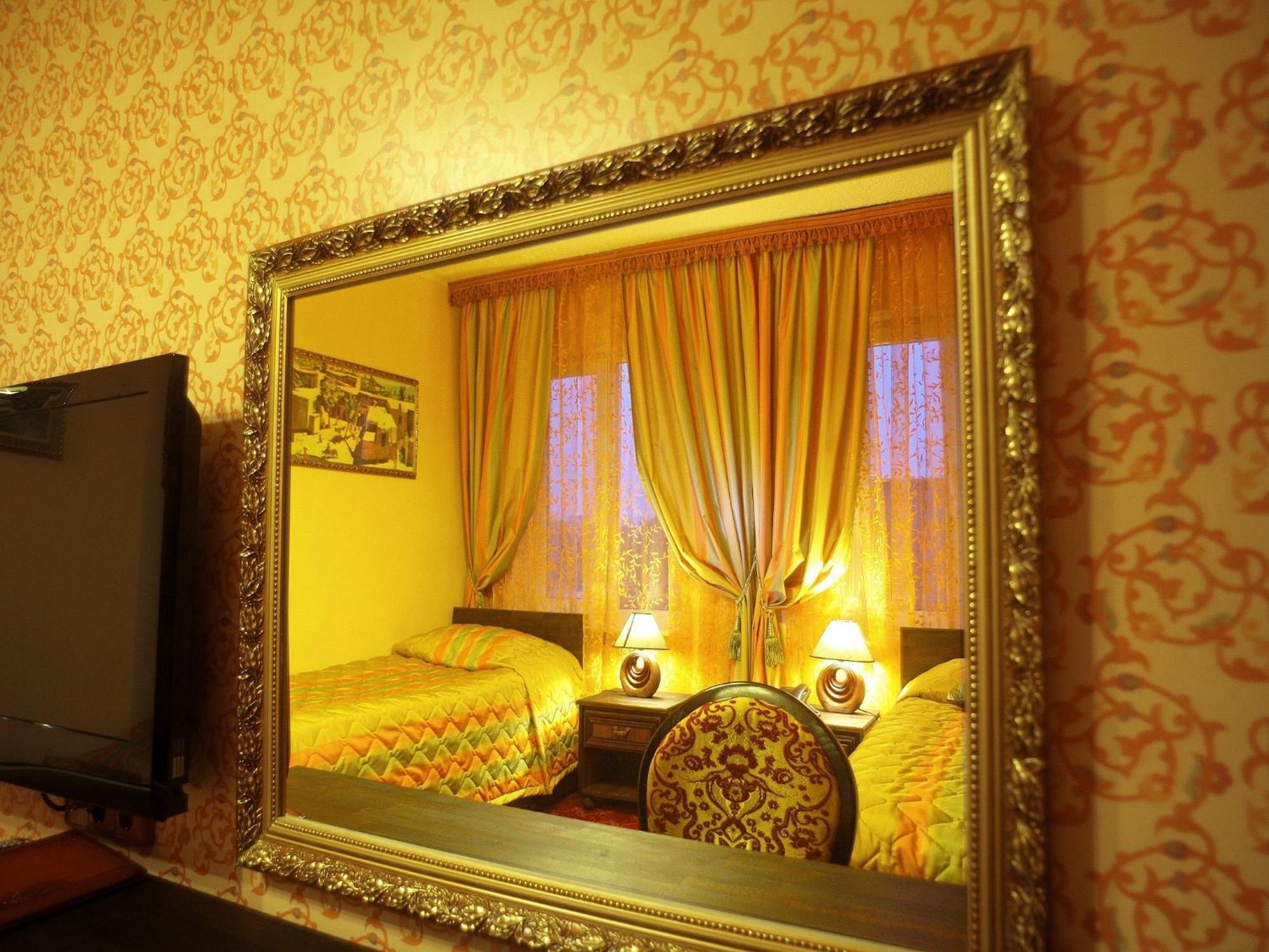Hotel Kilikiya Úzhgorod Habitación foto