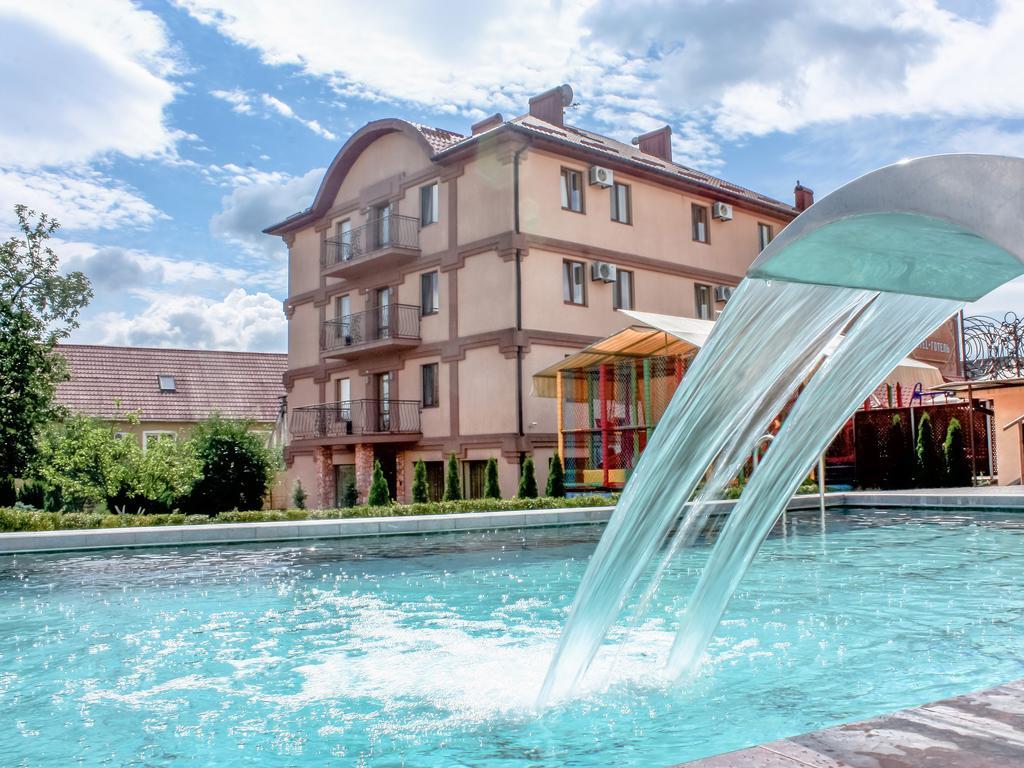 Hotel Kilikiya Úzhgorod Exterior foto
